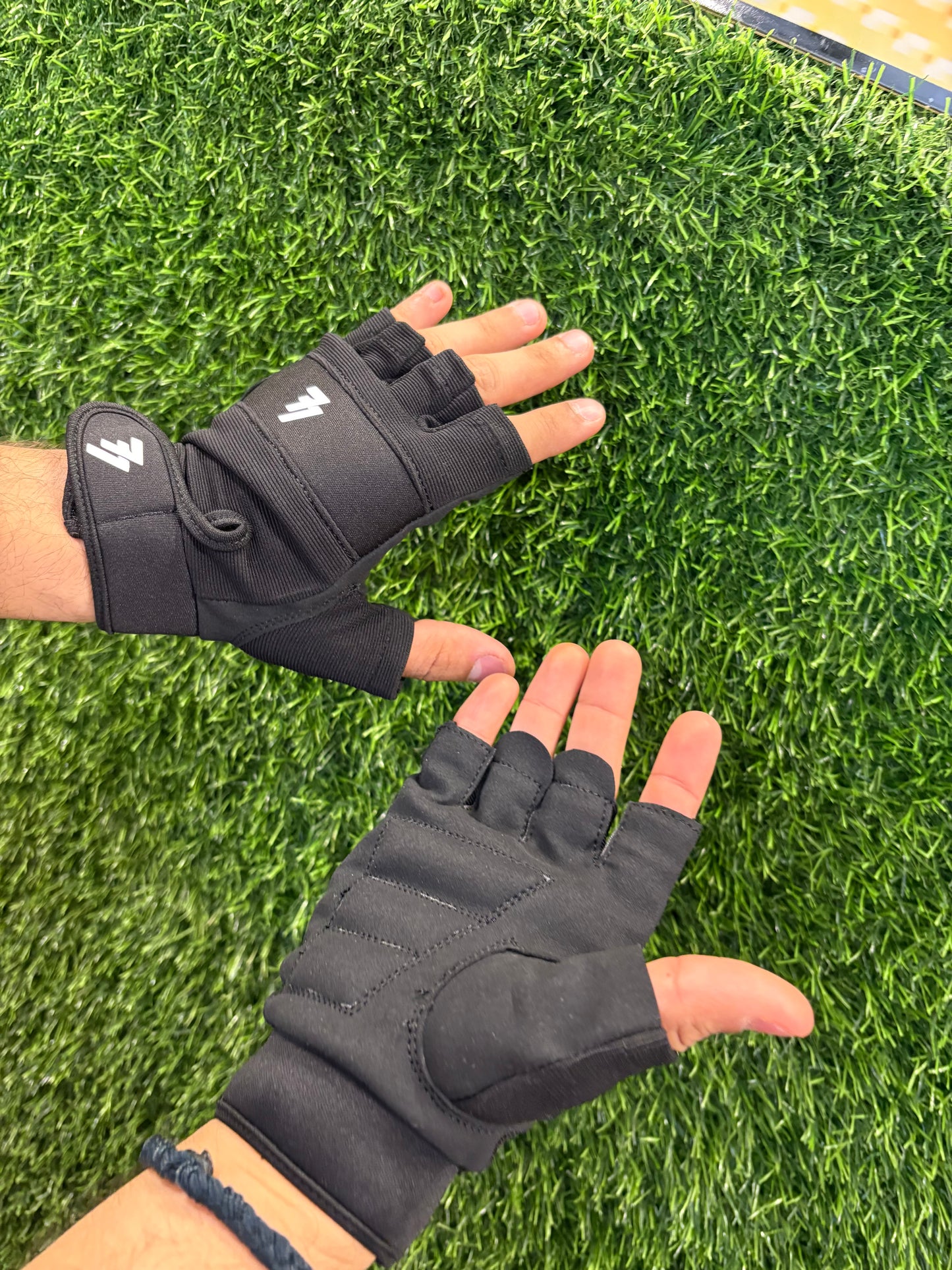 GYM GLOVES / BIKING GLOVES 77