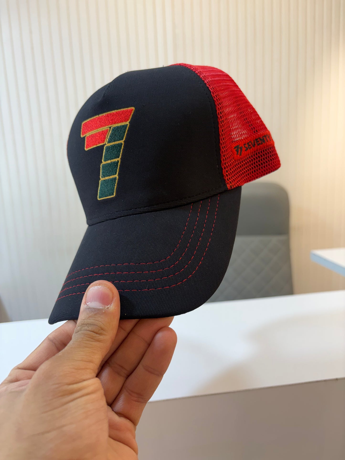 NUM 7 - STYLISH CAP FLEXI NETTED BLACK RED