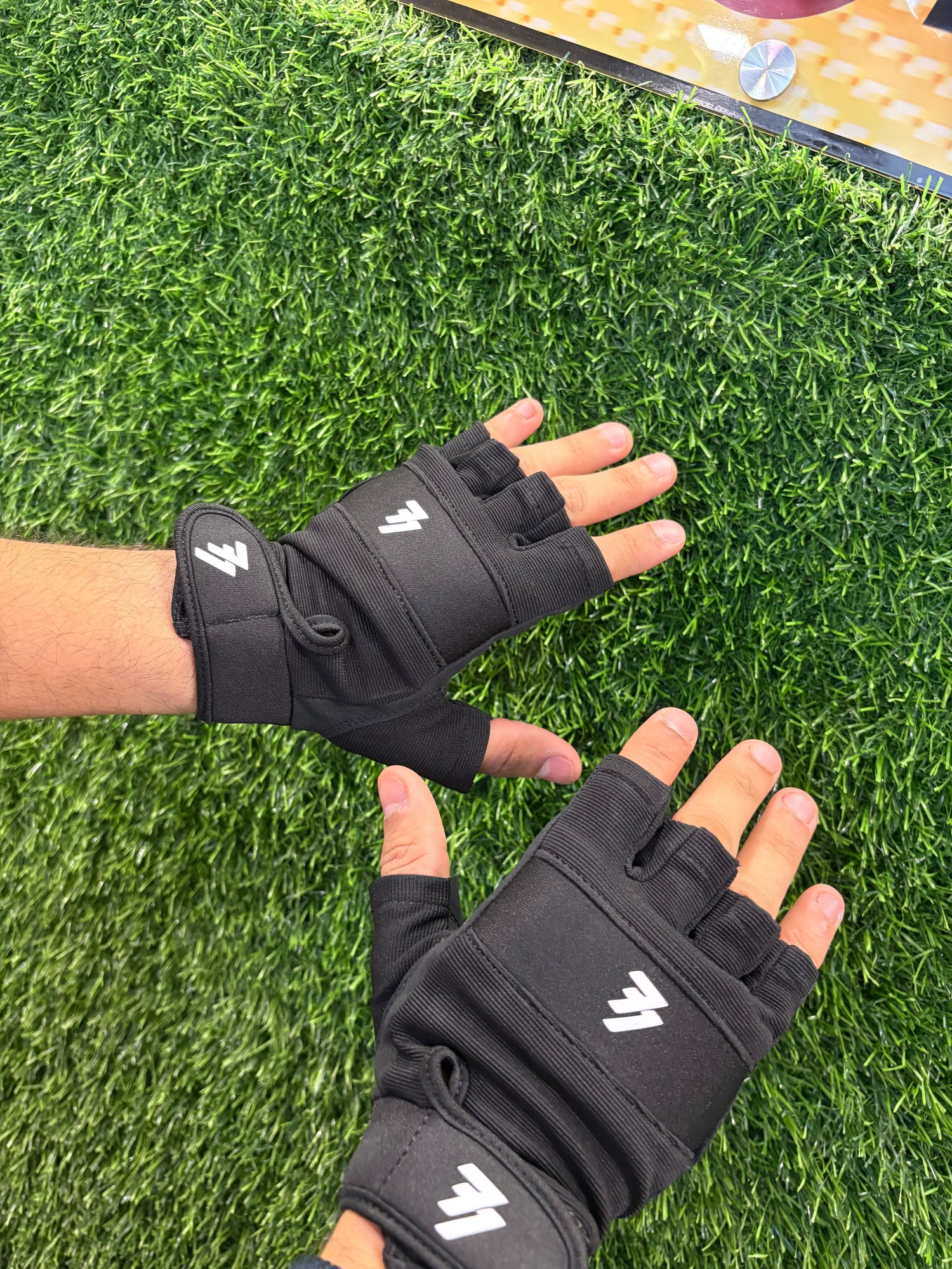GYM GLOVES / BIKING GLOVES 77