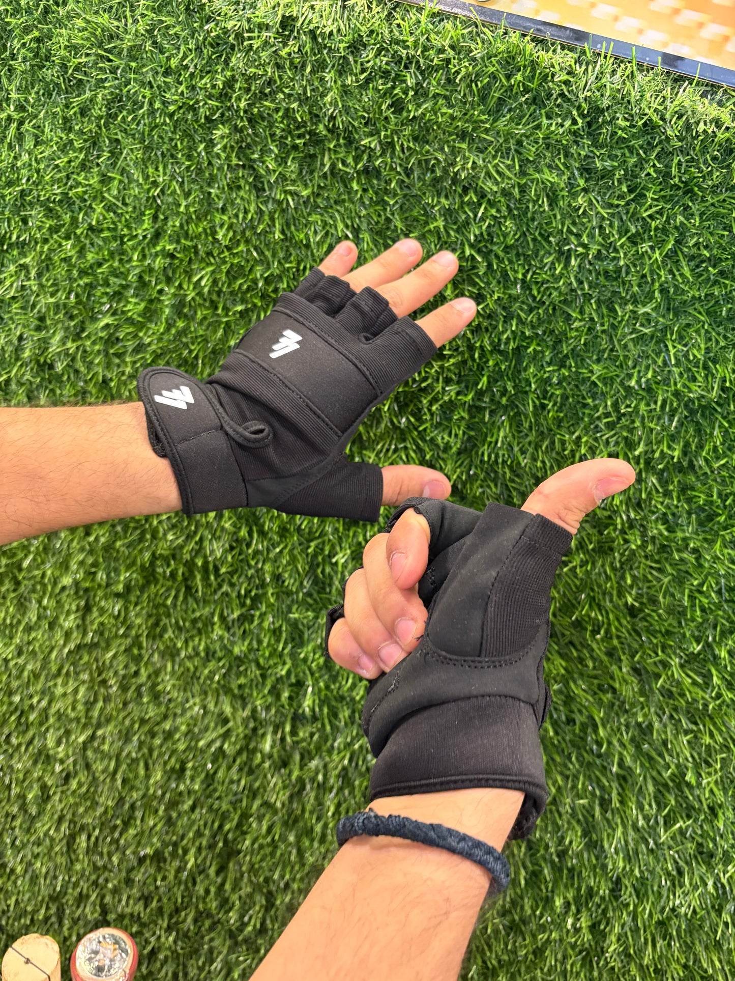 GYM GLOVES / BIKING GLOVES 77
