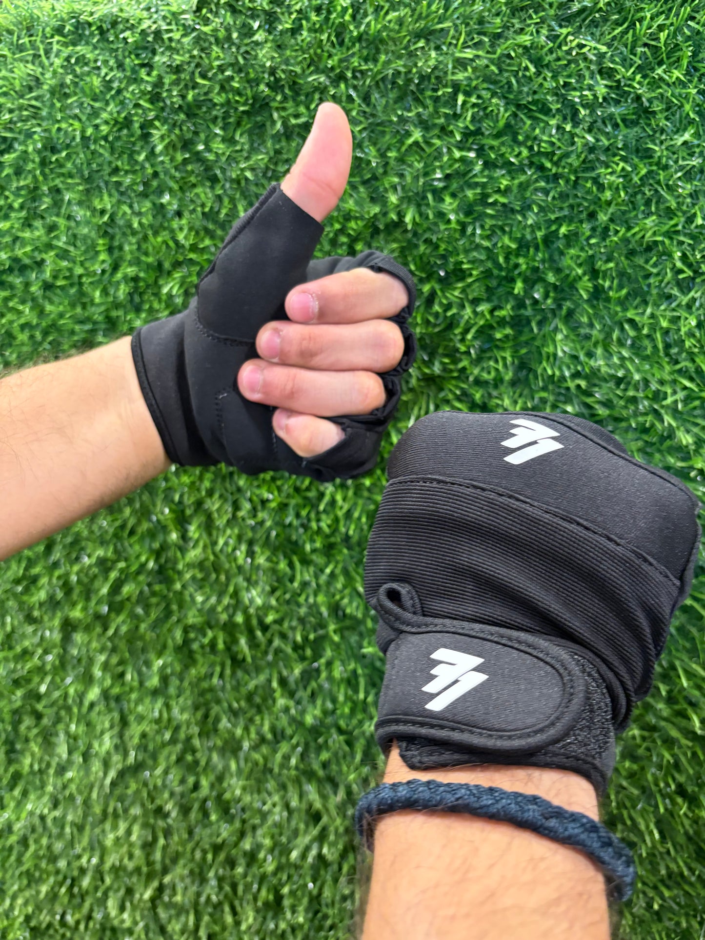 GYM GLOVES / BIKING GLOVES 77