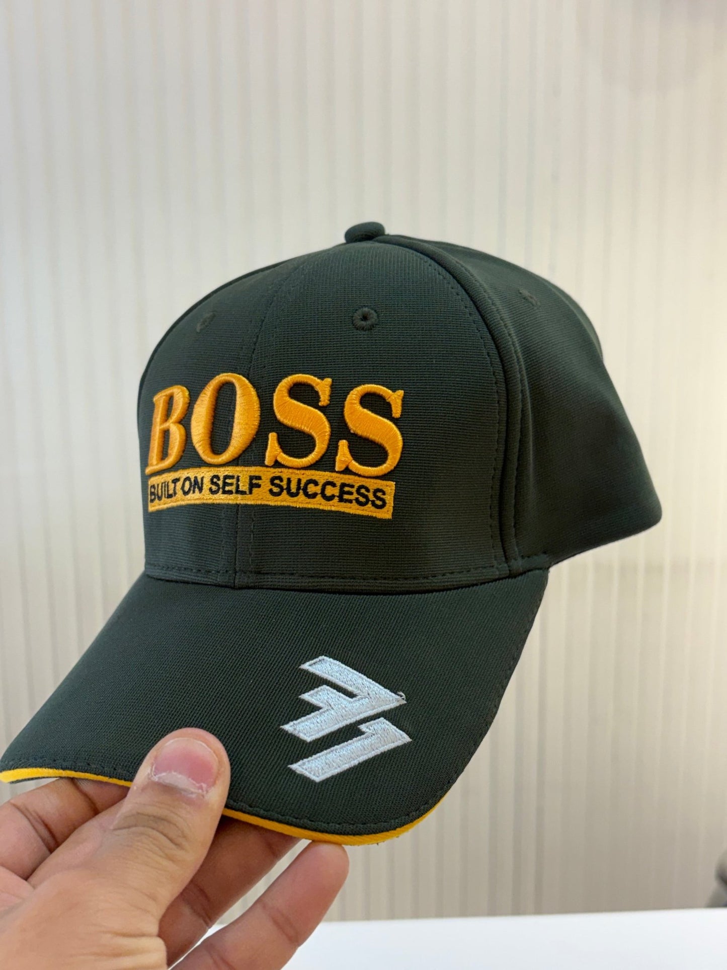 BOSS CAP - NEW MILITARY GREEN FLEXI CAP - 77sports in