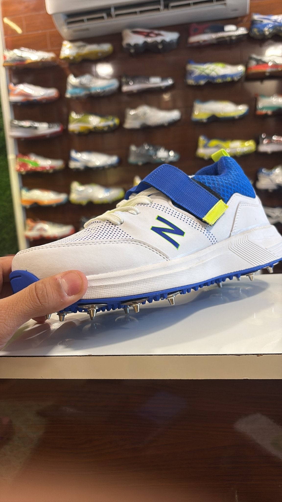 Cricket spikes blue white NBelite - 77sports in
