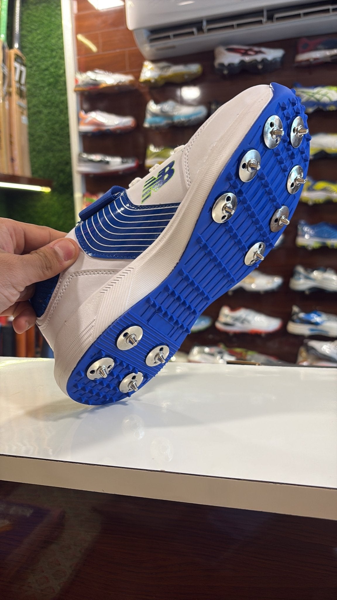 Cricket spikes blue white NBelite - 77sports in