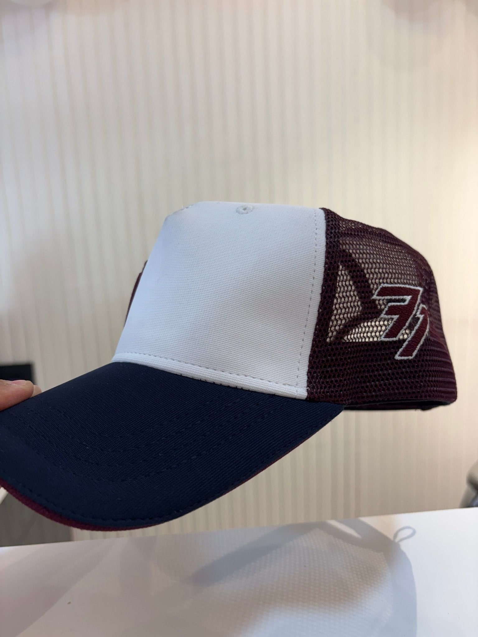 Flexi stud cap - Netted Navy White Side Logo - 77sports in