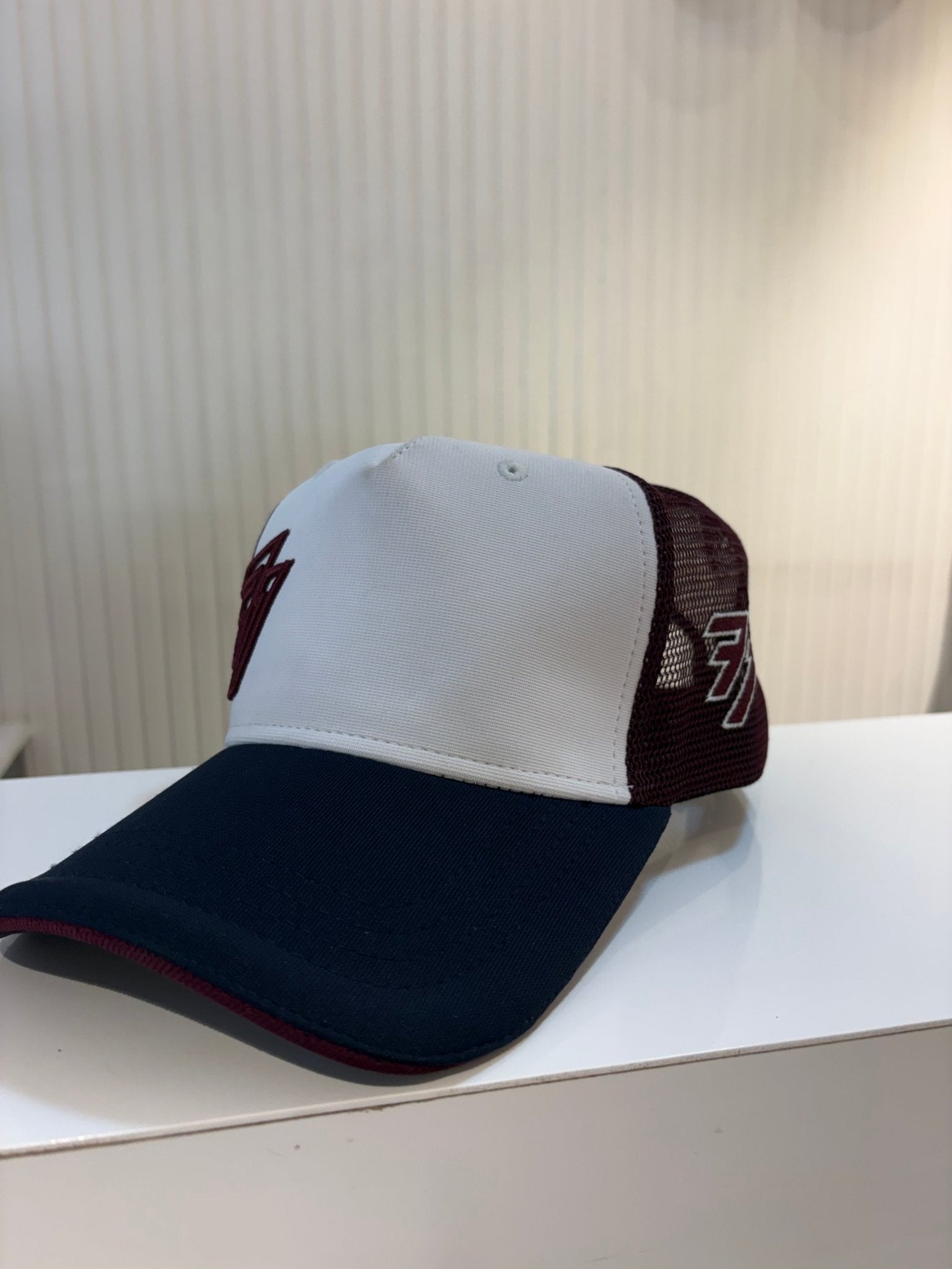 Flexi stud cap - Netted Navy White Side Logo - 77sports in