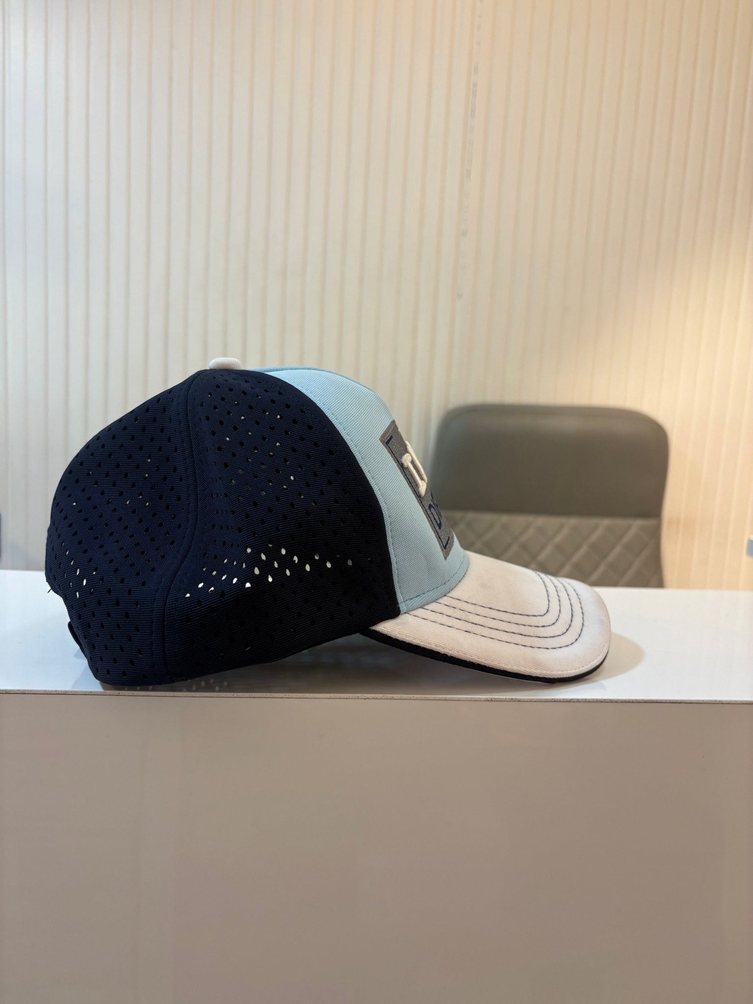 I VIBE DIFFERENT - WHITE SKY AIRHOLE PREMIUM CAP - 77sports in