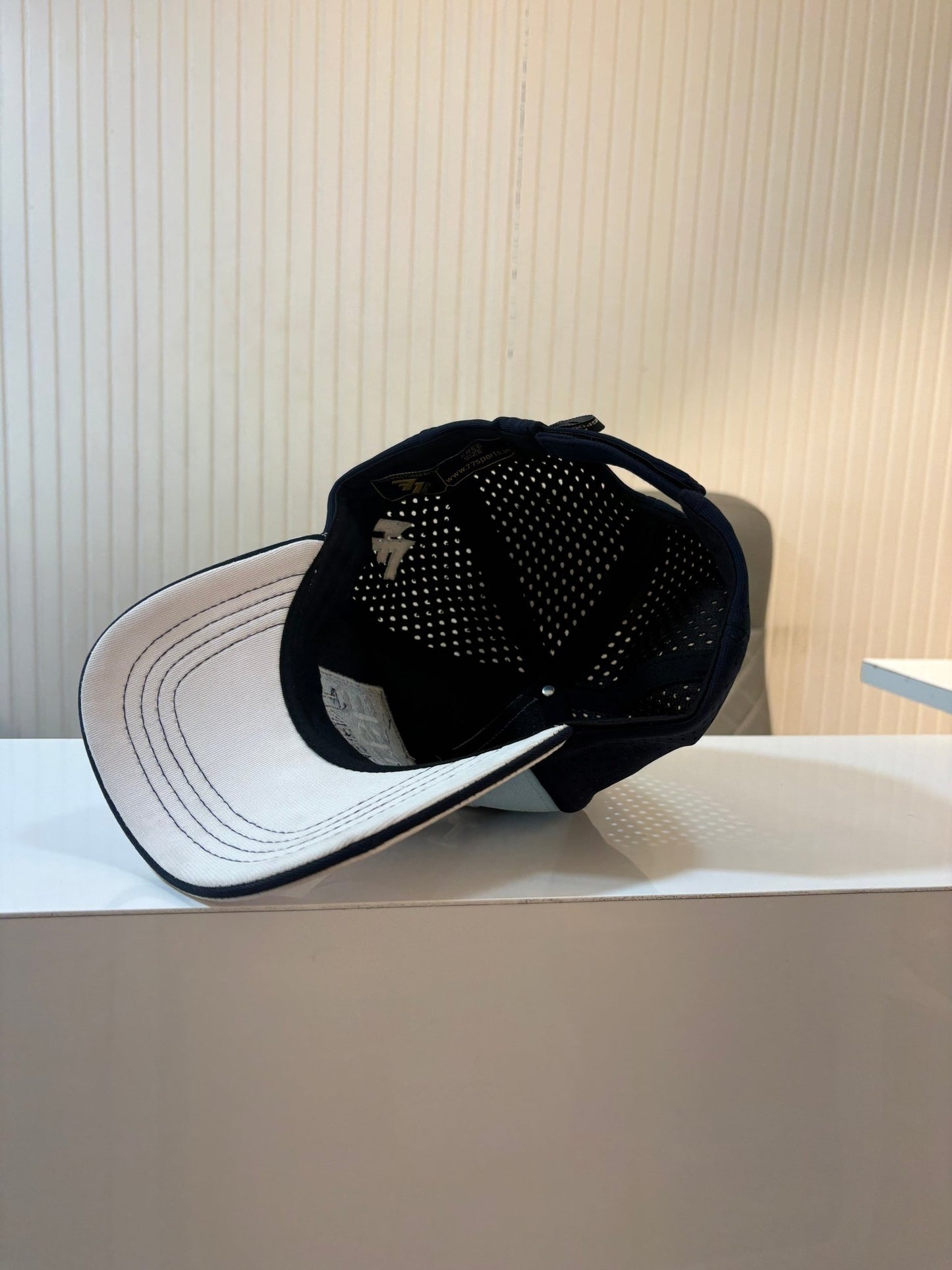 I VIBE DIFFERENT - WHITE SKY AIRHOLE PREMIUM CAP - 77sports in