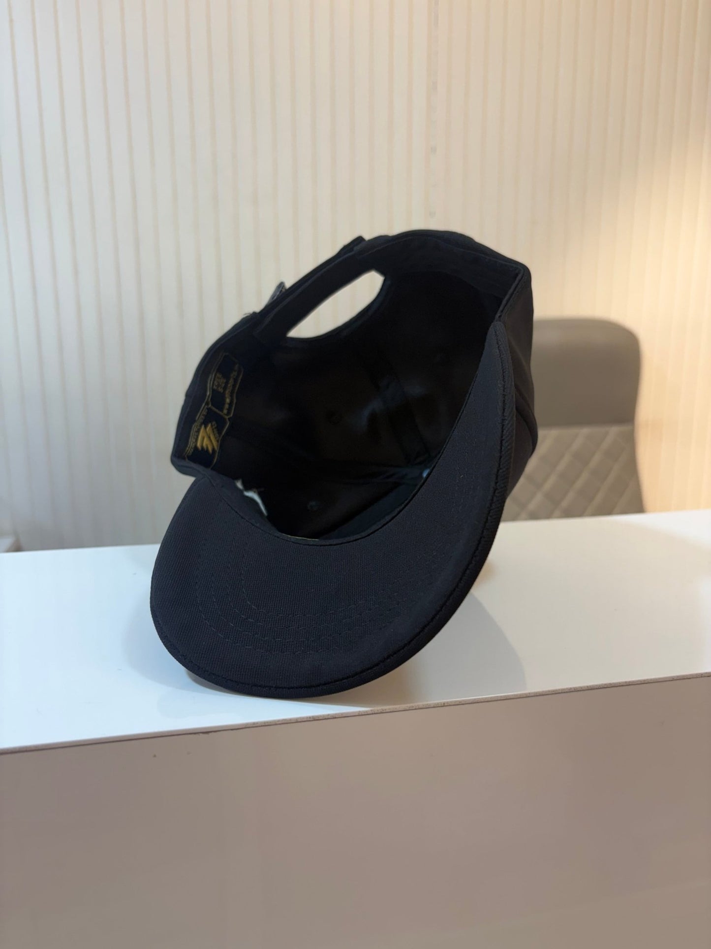 NYC STUD BLACK CAP - PREMIUM FLEXI - 77sports in