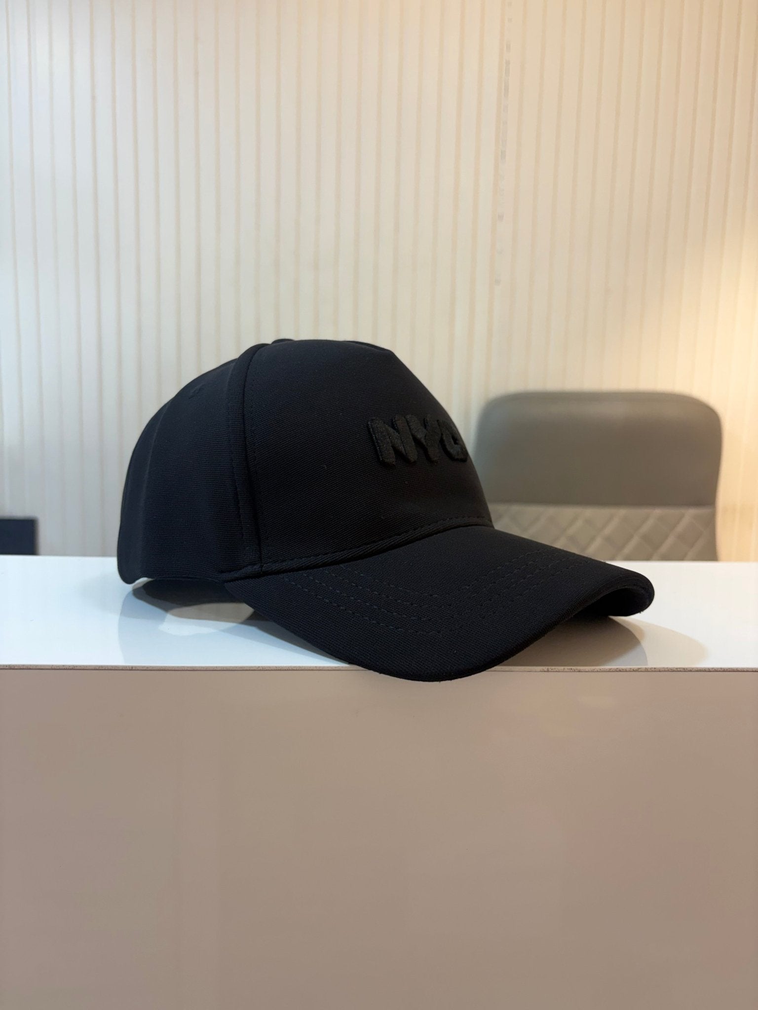 NYC STUD BLACK CAP - PREMIUM FLEXI - 77sports in
