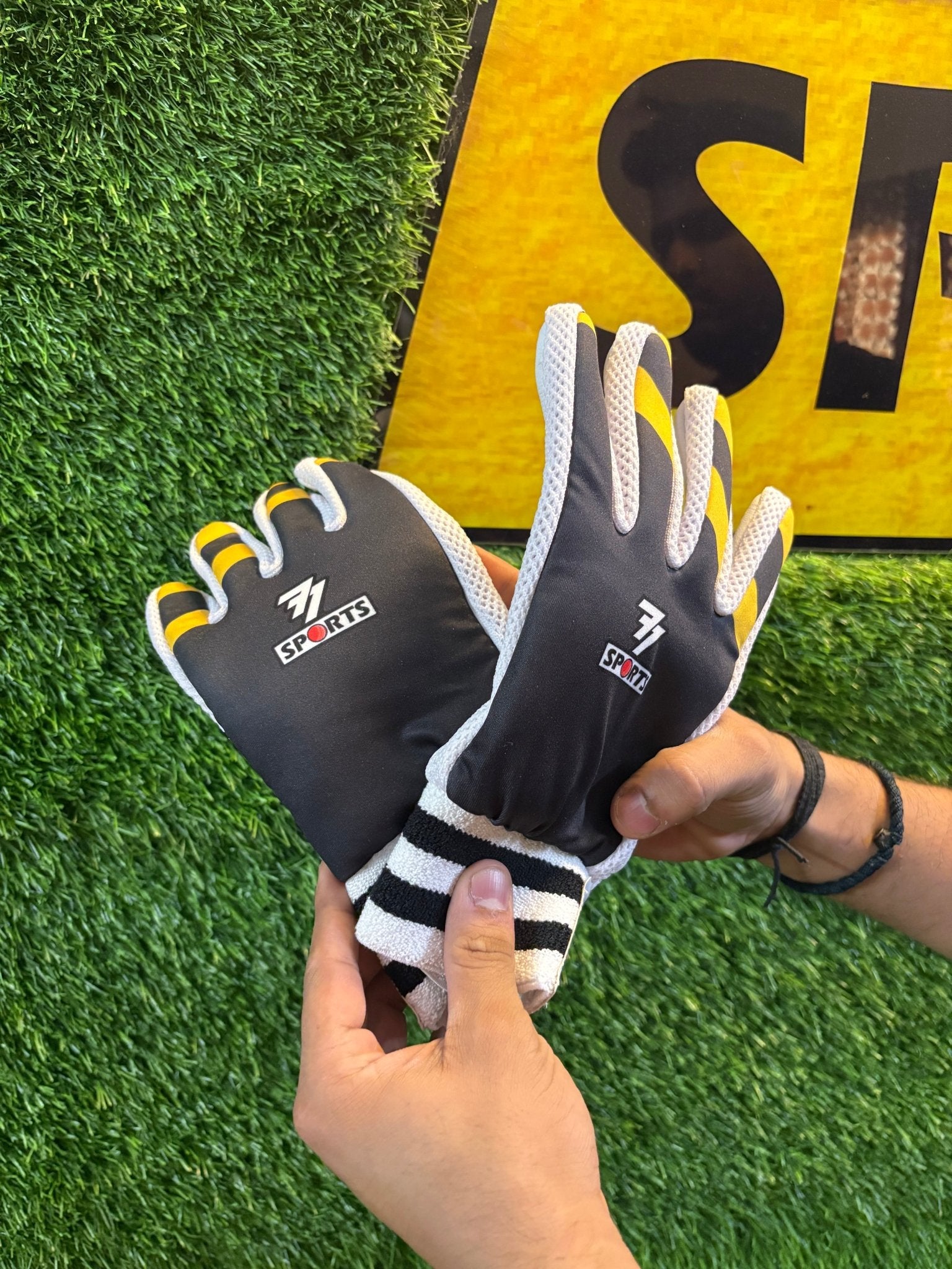 Premium foam batting gloves for Cricket - 77sports in
