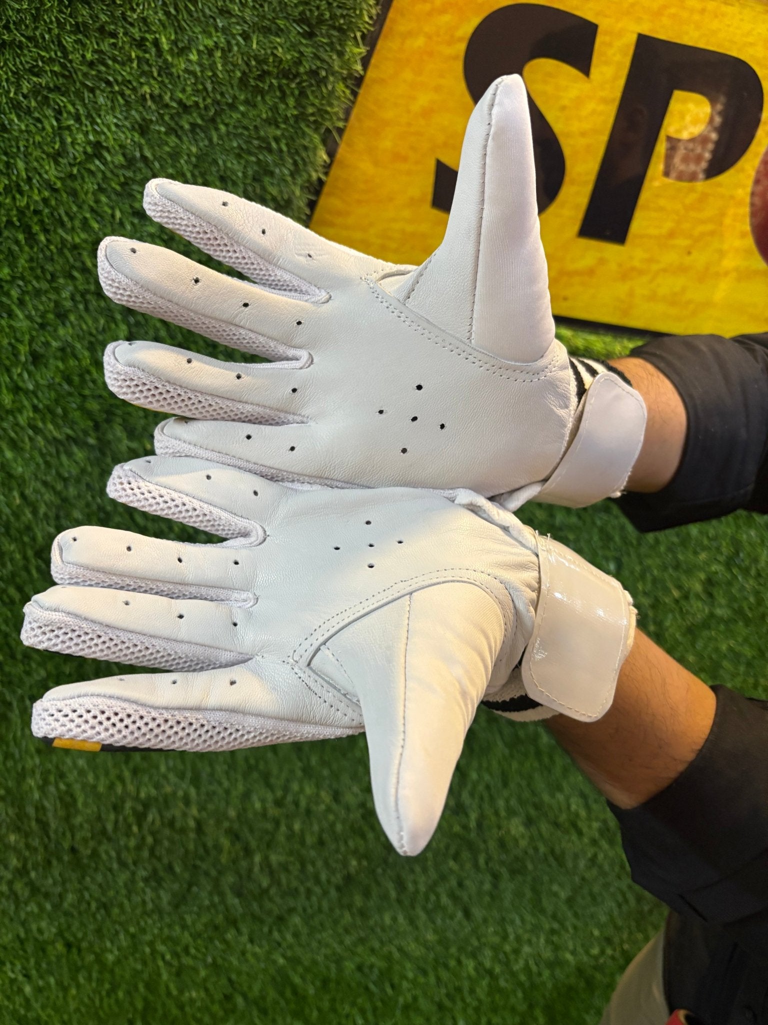 Premium foam batting gloves for Cricket - 77sports in