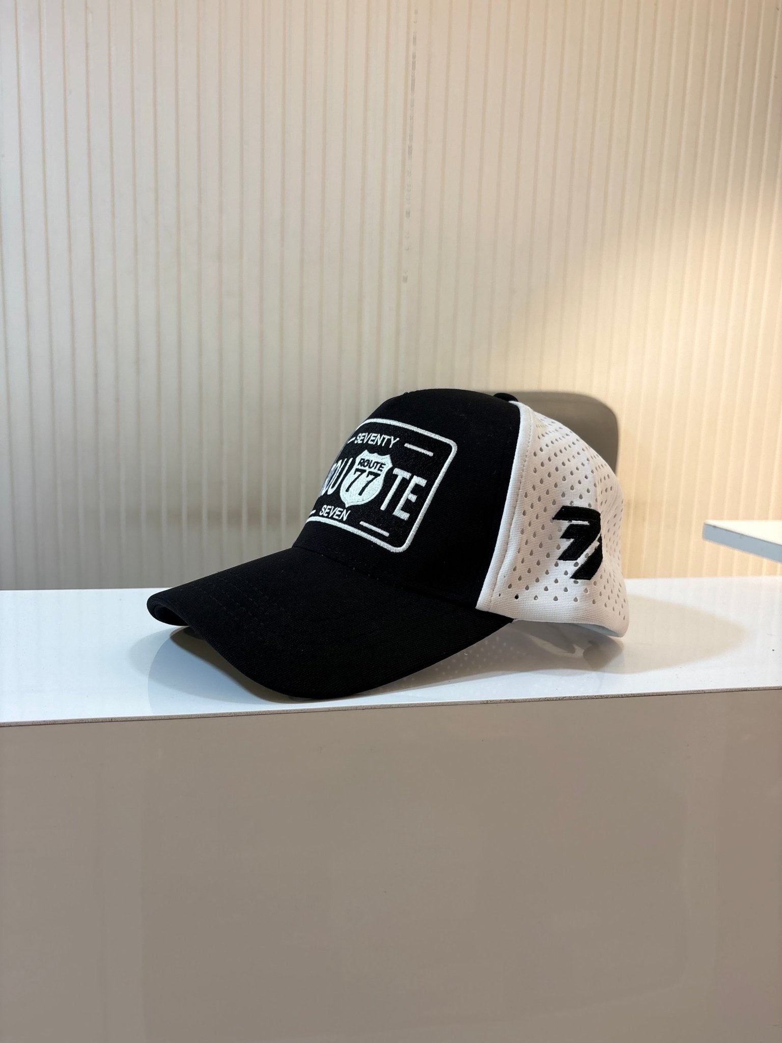 ROUTE 77 - BLACK N WHITE CAP AIRHOLE PREMIUM - 77sports in