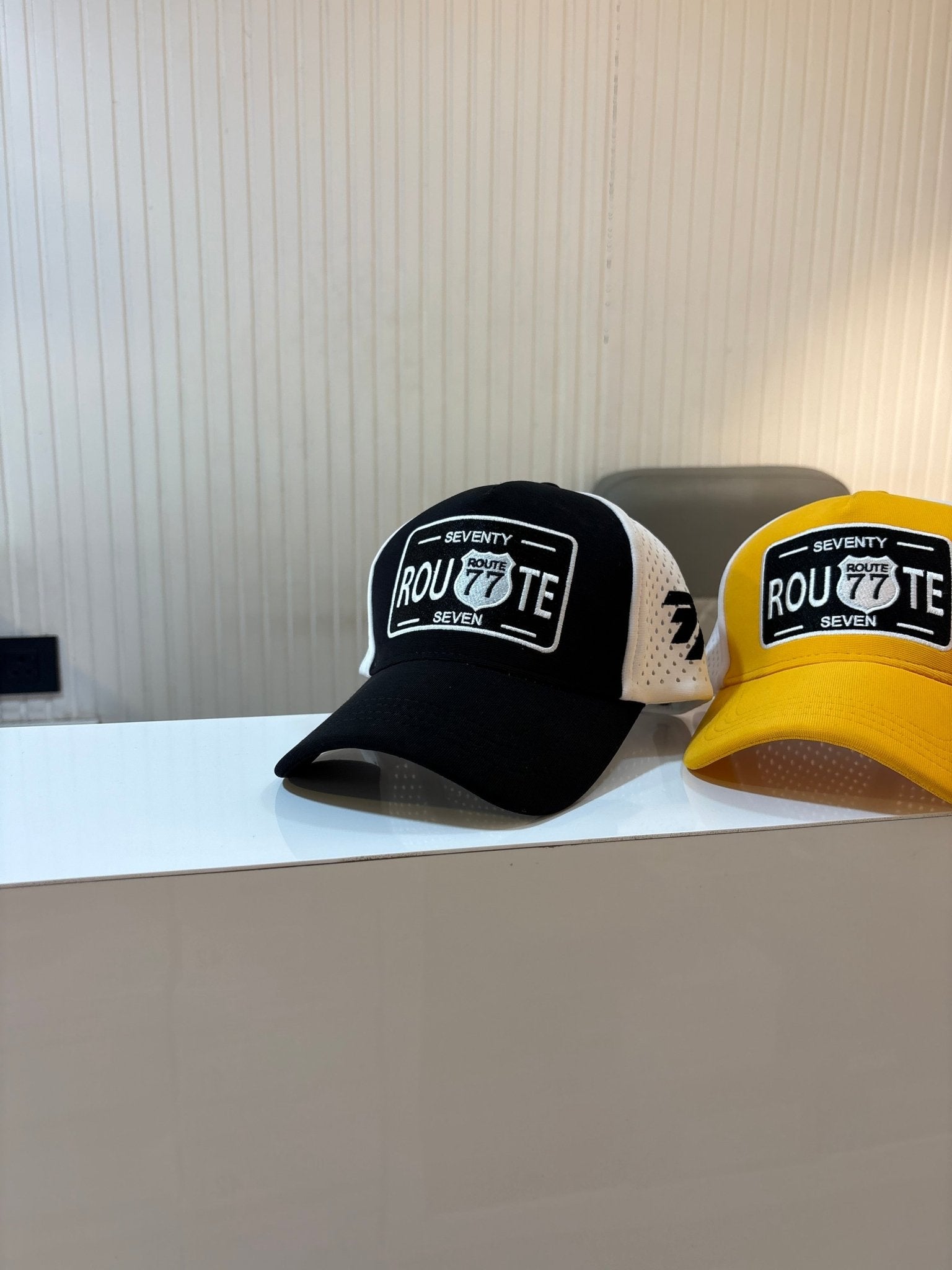 ROUTE 77 - BLACK N WHITE CAP AIRHOLE PREMIUM - 77sports in