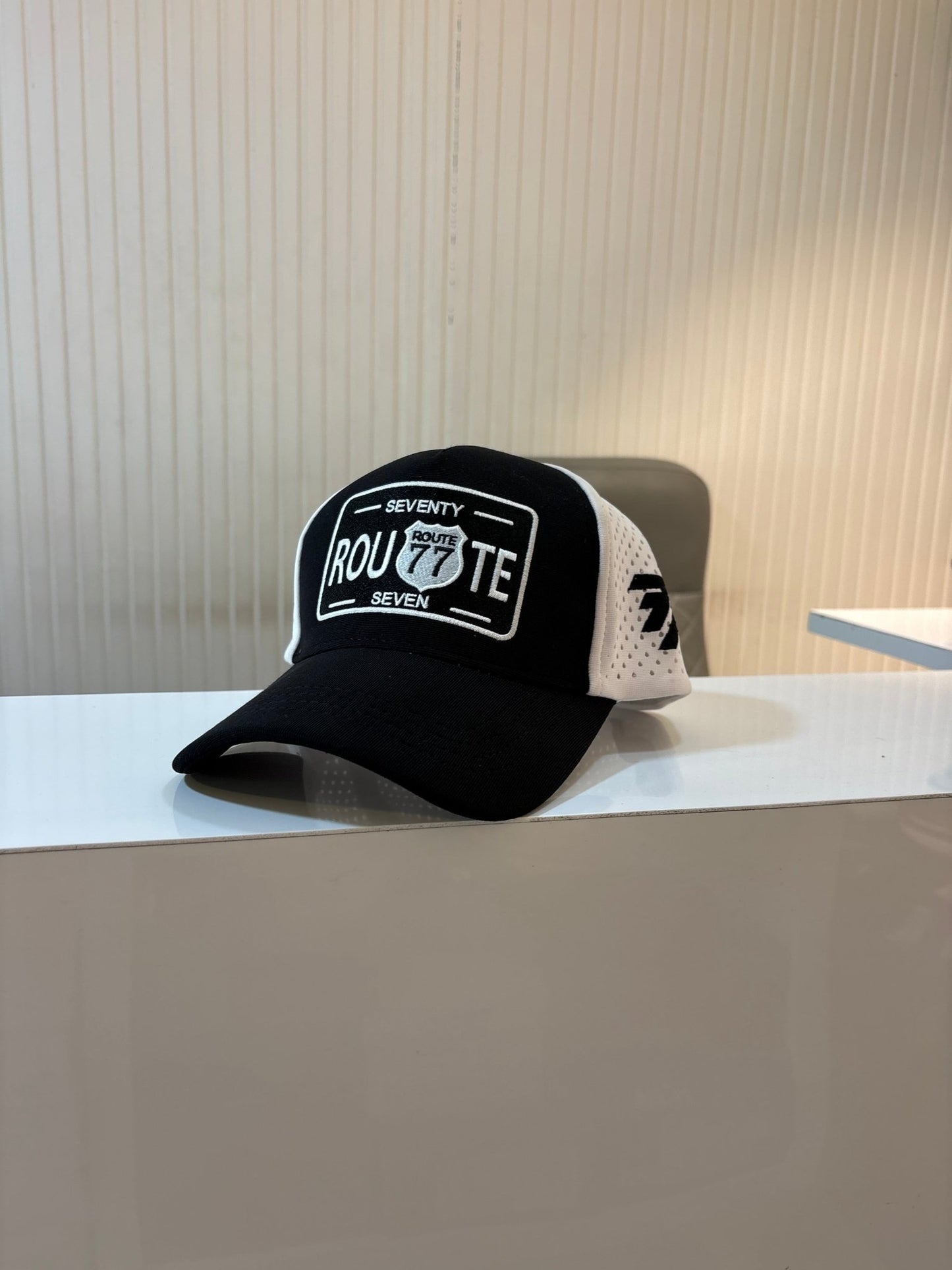 ROUTE 77 - BLACK N WHITE CAP AIRHOLE PREMIUM - 77sports in