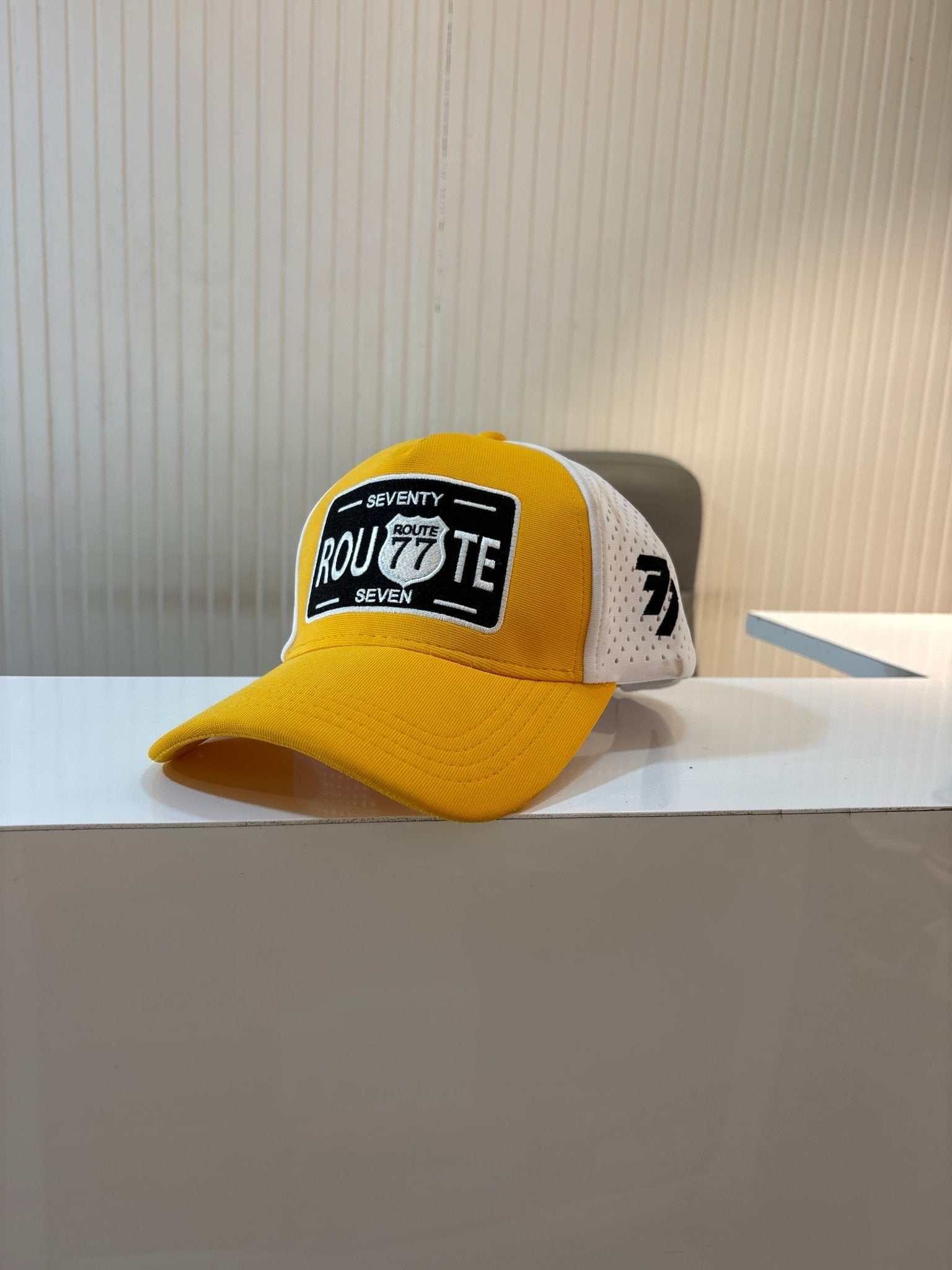 ROUTE 77 - CAP WHITE YELLOW AIRHOLE PREMIUM - 77sports in