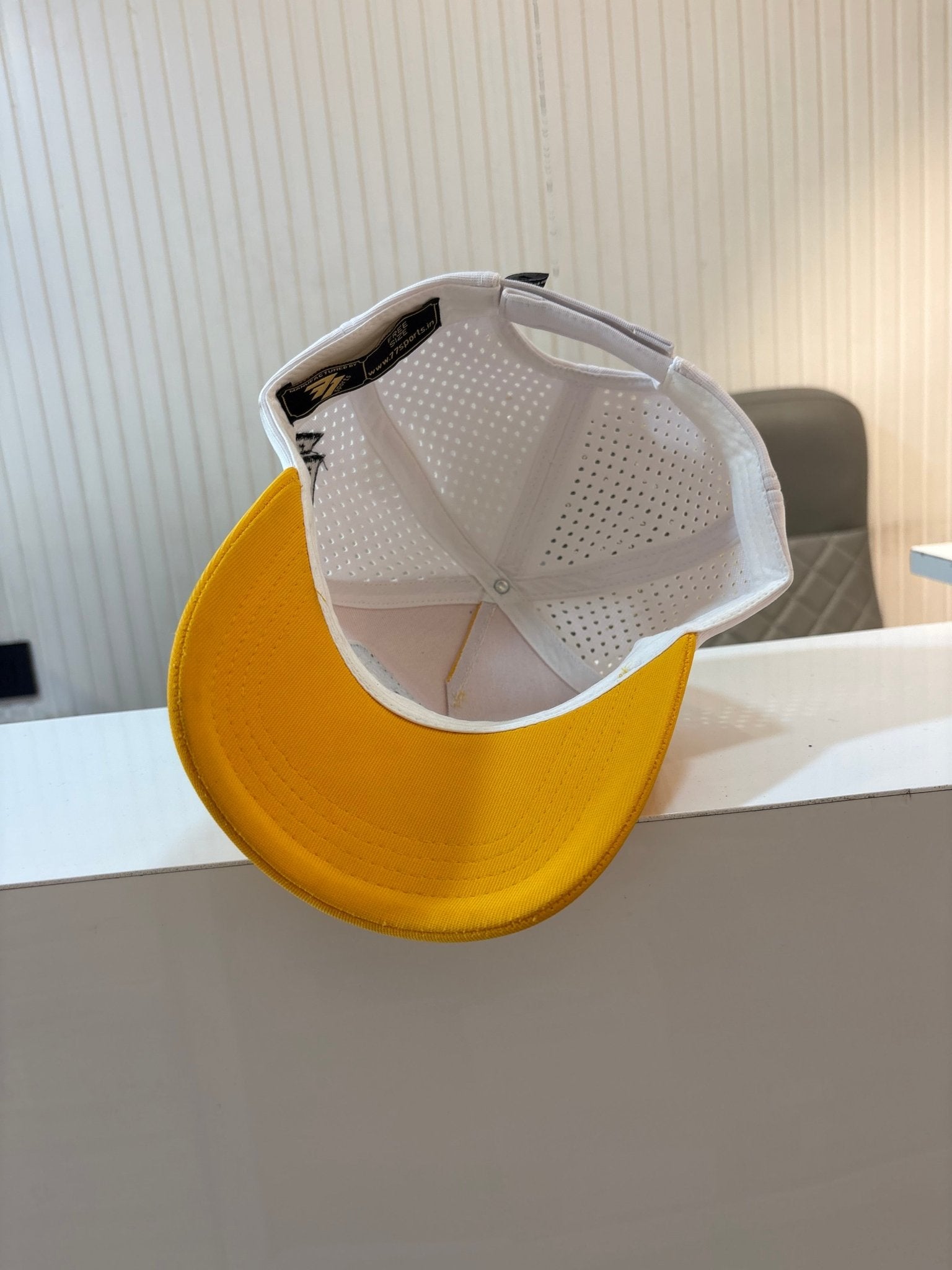 ROUTE 77 - CAP WHITE YELLOW AIRHOLE PREMIUM - 77sports in
