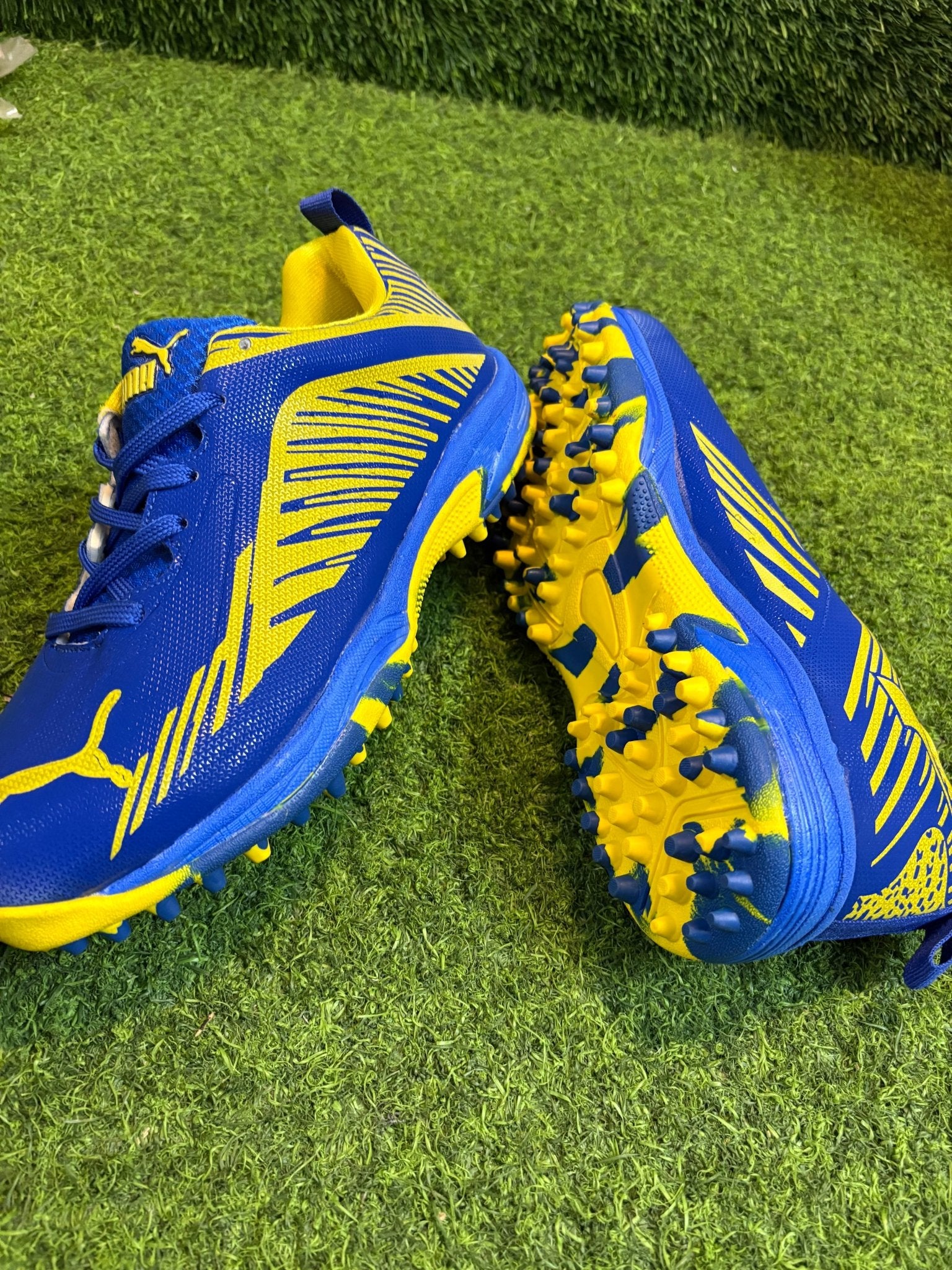 THUNDER CRICKET SHOES - PUMA NEW BLUE YELLOW - 77sports in