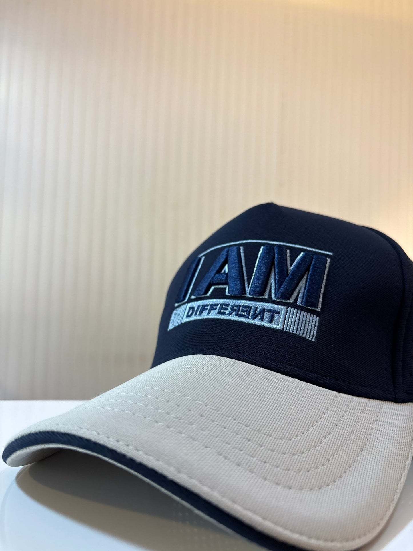 TOP CAP - I AM DIFFERENT WHITE & BLACK - 77sports in