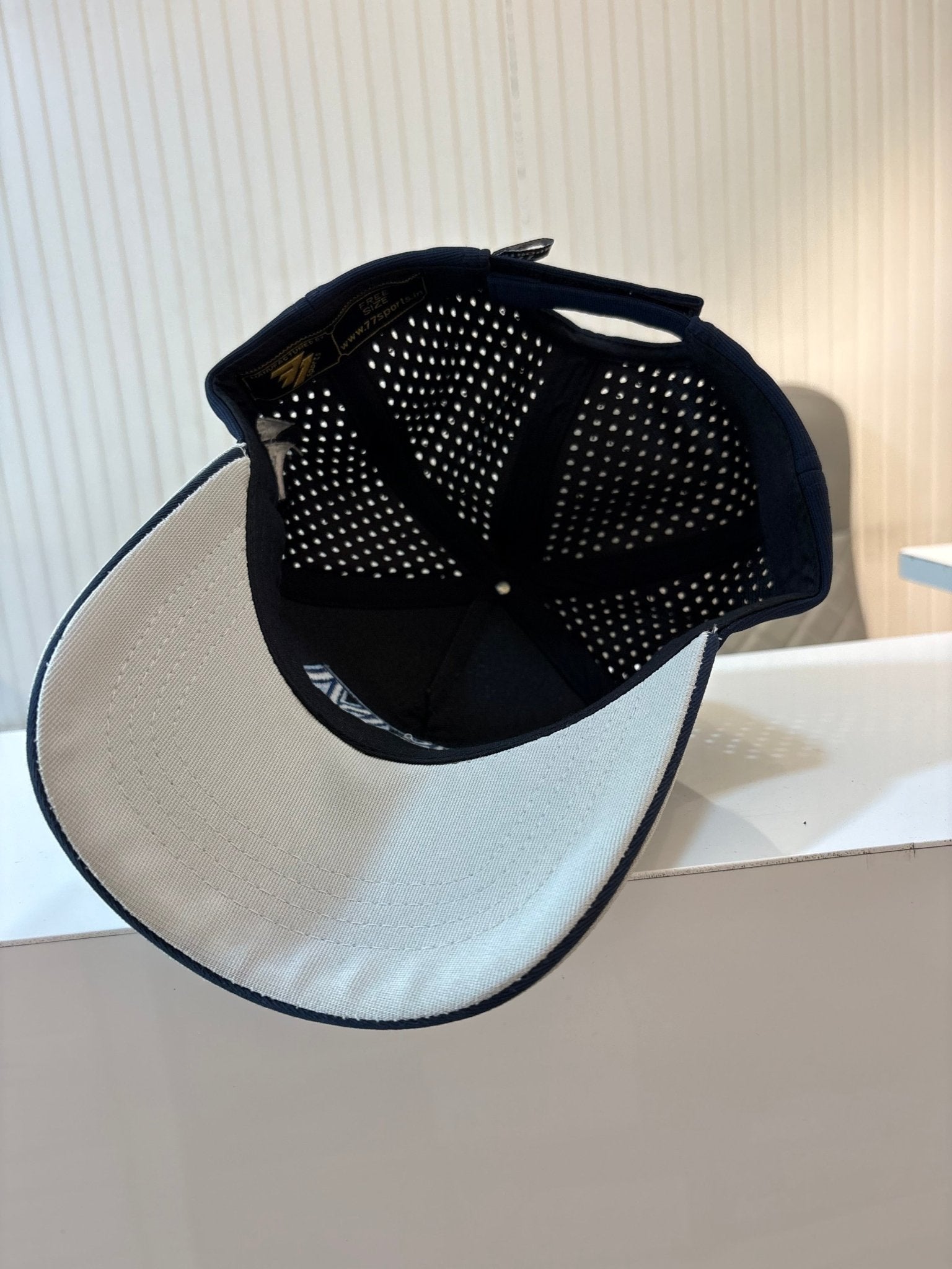 TOP CAP - I AM DIFFERENT WHITE & NAVY - 77sports in